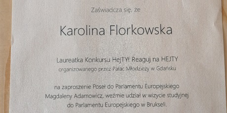 Powiększ grafikę: final-wszechartystycznego-konkursu-hej-ty-reaguj-na-hejty-uczennica-klasy-3-tor-karolina-florkowska-zdobyla-nagrode-grand-prix-175930.jpg