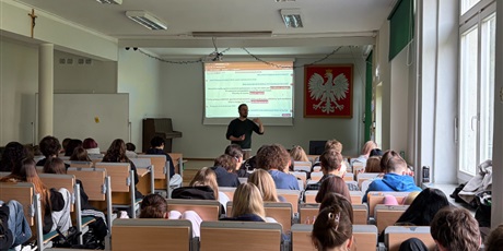 Powiększ grafikę: odporni-na-dezinformacje-warsztaty-edukacyjne-716628.jpg