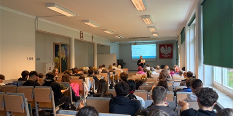 Powiększ grafikę: odporni-na-dezinformacje-warsztaty-edukacyjne-716630.jpg