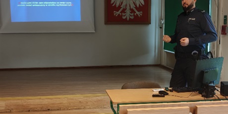 Powiększ grafikę: spotkanie-profilaktyczne-z-funkcjonariuszem-komendy-miejskiej-policji-w-gdansku-718627.jpg