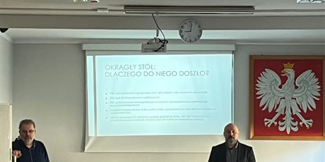 Spotkanie uczniów klas czwartych  z profesorem UG i pracownikiem IPN Danielem Wincentym