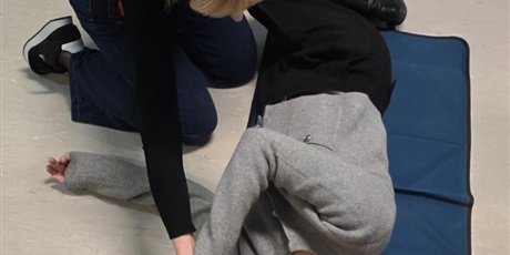 Powiększ grafikę: szkolenie-z-pierwszej-pomocy-dla-pracownikow-zsa-p-656170.jpg