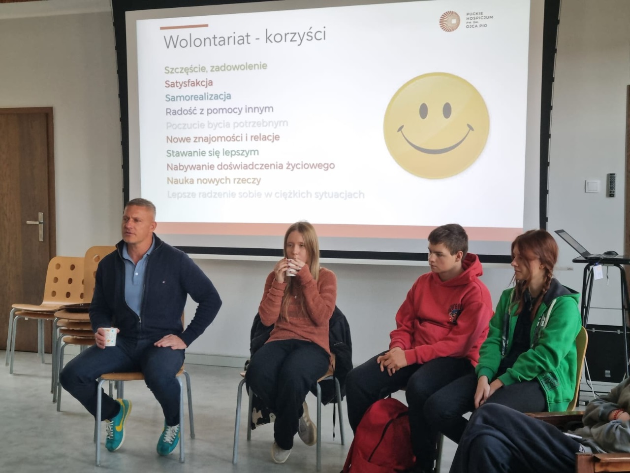 uczniowie-klasy-2ak-odwiedzili-hospicjum-sw-ojca-pio-w-pucku-644968.jpg