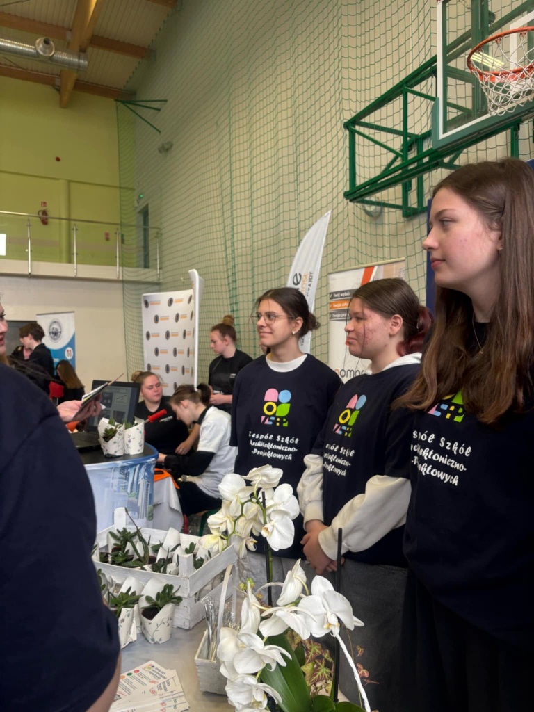 w-dniu-9-kwietnia-po-raz-kolejny-wzielismy-udzial-w-targach-szkol-606890.jpg