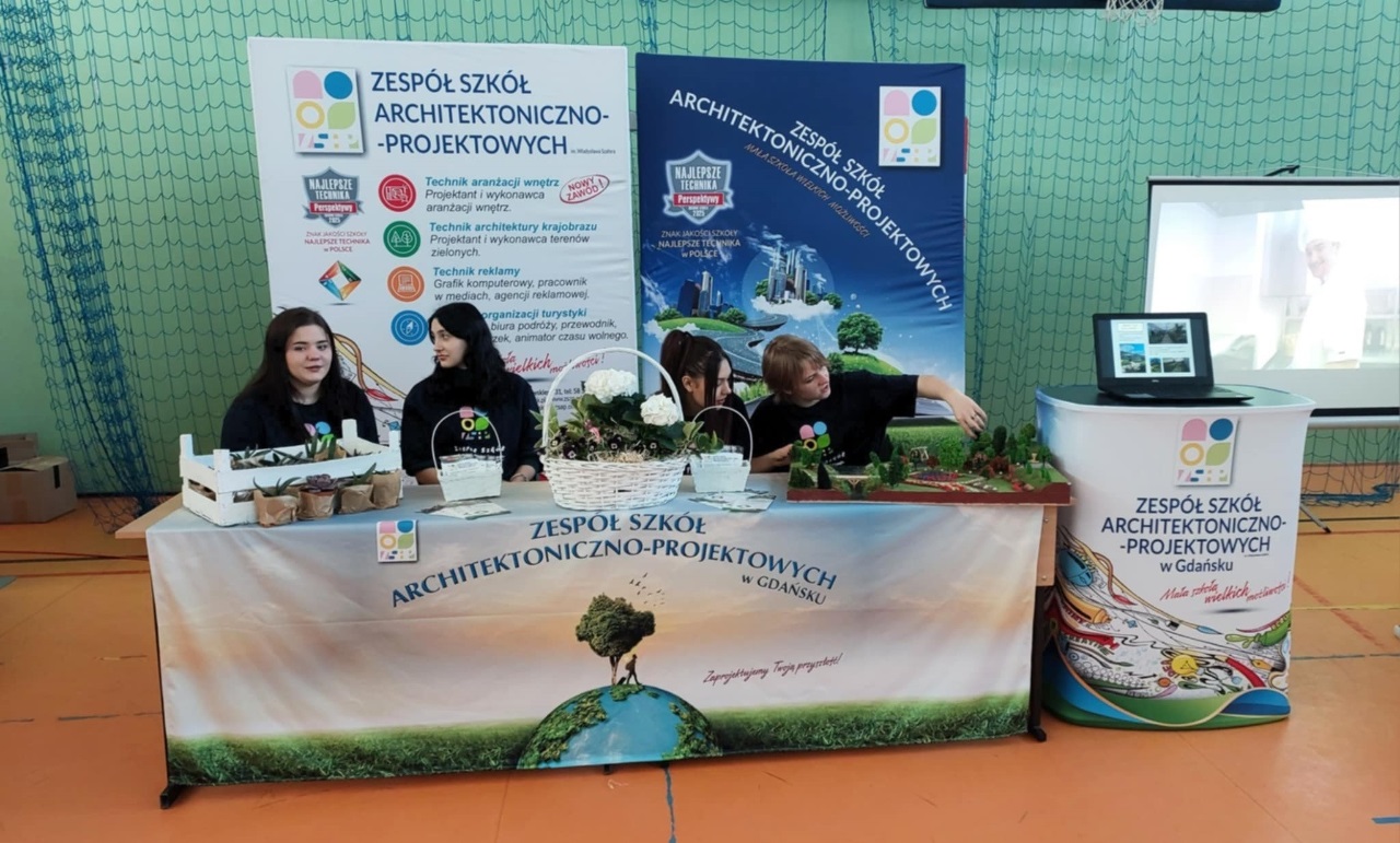 za-zami-ostatnie-targi-szkol-srenich-611412.jpg